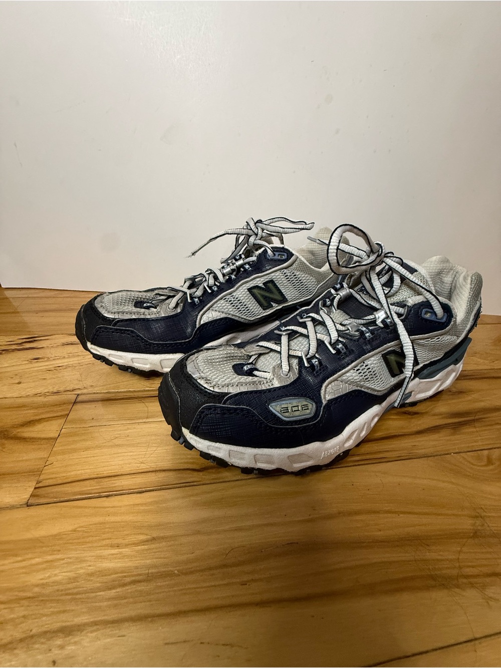 New Balance 806v1 Navy Blue Silver Trail Walking Shoes Women's Size 7 (NV806NV)